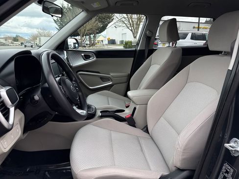 Used 2020 Kia Soul LX image 18