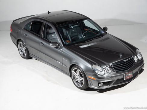Used 2009 Mercedes-Benz E 63 AMG Sedan image 4