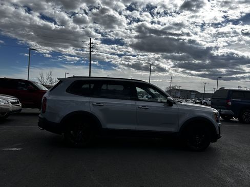 Used 2022 Kia Telluride SX w/ SX Prestige Package image 6