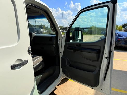 Used 2015 Nissan NV 2500 SV w/ Side & Curtain Airbag Package image 37