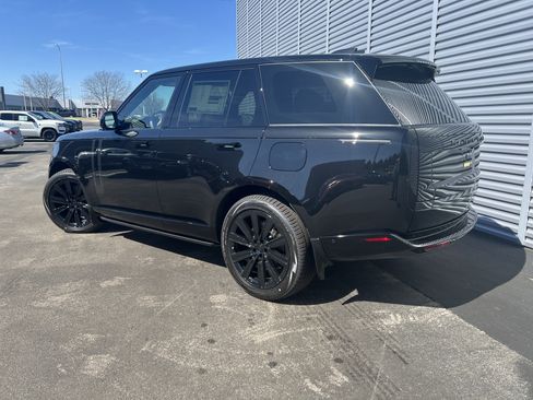 New 2026 Land Rover Range Rover SE image 3