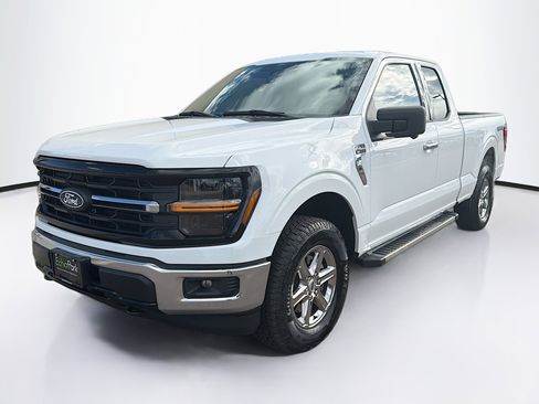 Used 2024 Ford F150 XLT AWD/4WD image 3