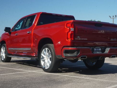 Used 2023 Chevrolet Silverado 1500 High Country w/ High Country Premium Package image 7