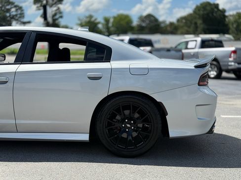 Used 2019 Dodge Charger R/T w/ Blacktop Package RWD image 12