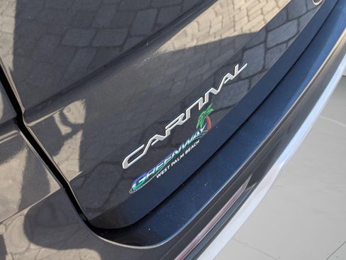 Certified 2023 Kia Carnival EX image 21