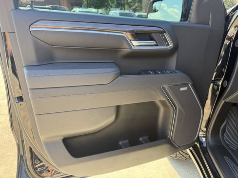 Used 2025 Chevrolet Silverado 1500 LT Trail Boss w/ Convenience Package II AWD/4WD image 15