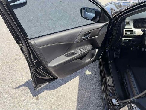 Used 2017 Honda Accord Sport image 6