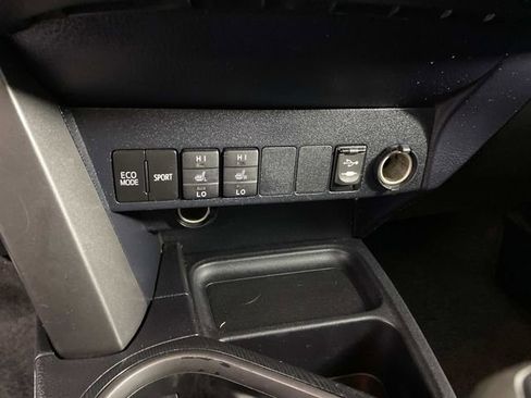 Used 2017 Toyota RAV4 SE AWD/4WD image 22