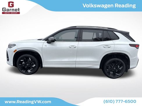 New 2025 Volkswagen Tiguan SE R-Line image 2