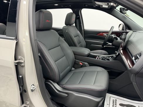 Used 2026 Chevrolet Traverse Z71 image 25