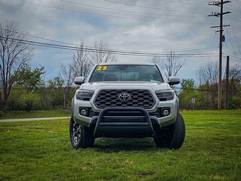 Used 2023 Toyota Tacoma TRD Off-Road w/ Technology Package AWD/4WD image 9