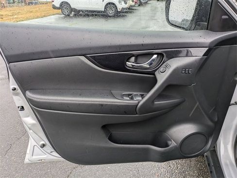 Used 2019 Nissan Rogue SL image 12