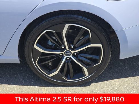 Used 2024 Nissan Altima 2.5 SR FWD image 38