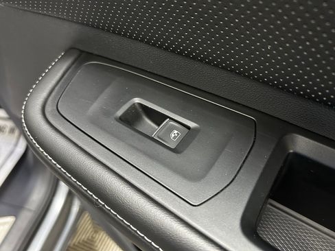 Used 2024 Volkswagen Atlas Cross Sport SE image 17