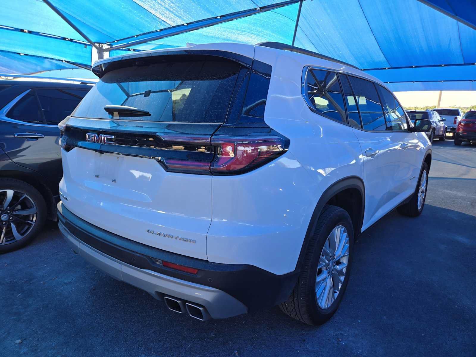 Used 2026 GMC Acadia Elevation w/ Elevation Premium Package FWD image 4