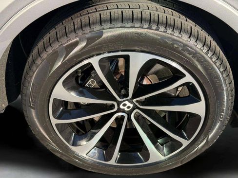 Certified 2022 Bentley Bentayga image 29
