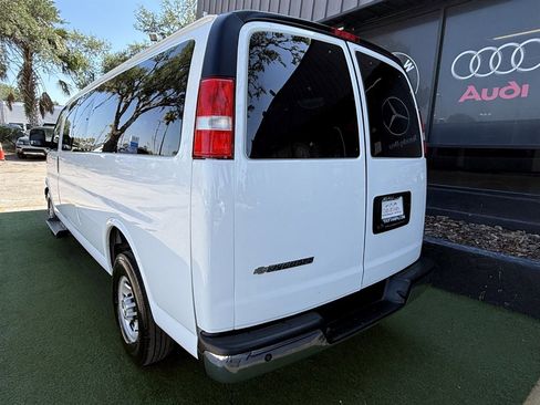 Used 2023 Chevrolet Express 3500 LT w/ LT Preferred Equipment Group RWD image 4