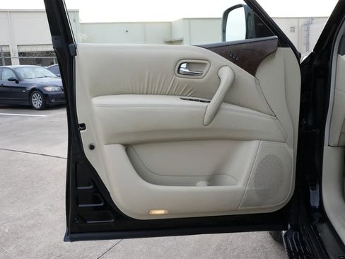 Used 2016 INFINITI QX80 w/ Driver's Assistance Package image 17