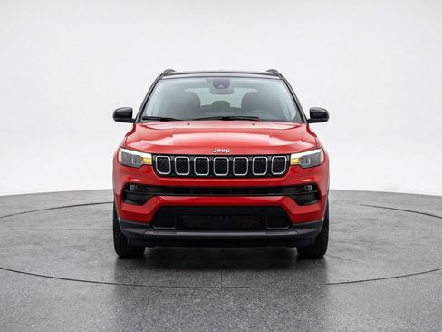 Used 2025 Jeep Compass Limited AWD/4WD image 2