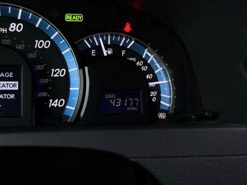 Used 2013 Toyota Camry XLE w/ Convenience Pkg image 42