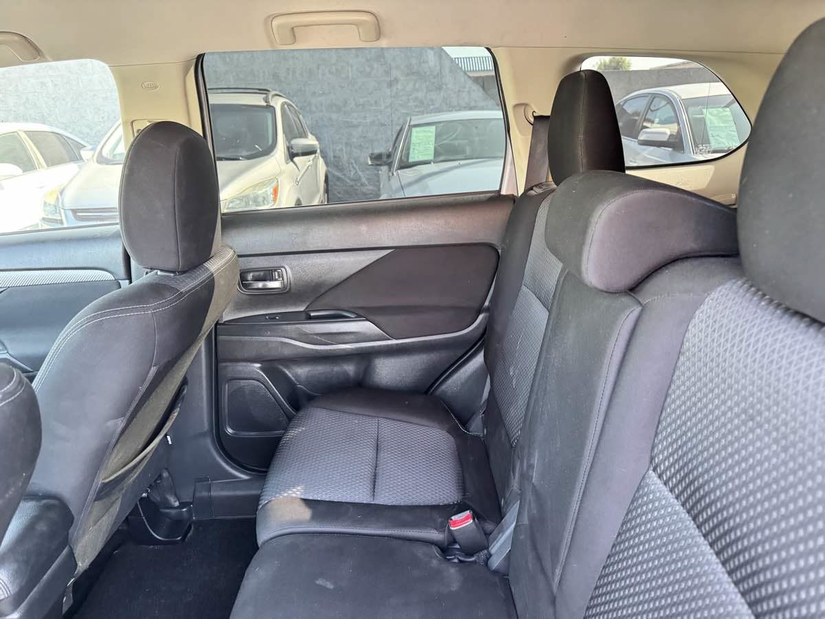 Used 2018 Mitsubishi Outlander ES FWD image 29