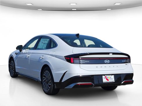 New 2025 Hyundai Sonata Limited image 8
