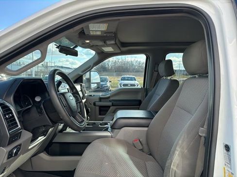 Used 2017 Ford F350 XLT w/ XLT Premium Package image 7