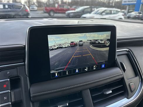 Used 2022 GMC Yukon XL SLT w/ SLT Premium Package image 17