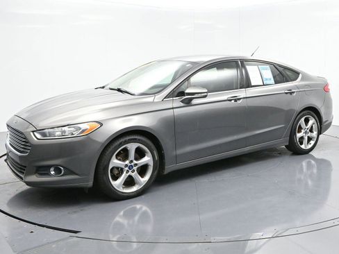 Used 2014 Ford Fusion SE w/ Equipment Group 201A image 3
