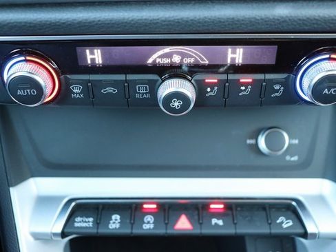 Used 2025 Audi Q3 2.0T Premium image 23