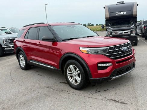 Used 2021 Ford Explorer XLT w/ Equipment Group 202A RWD image 2