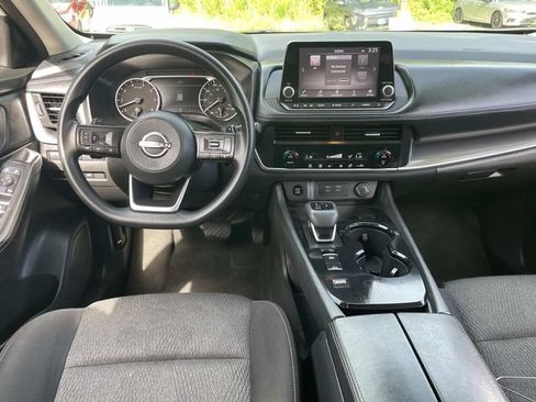 Used 2024 Nissan Rogue SV FWD image 17