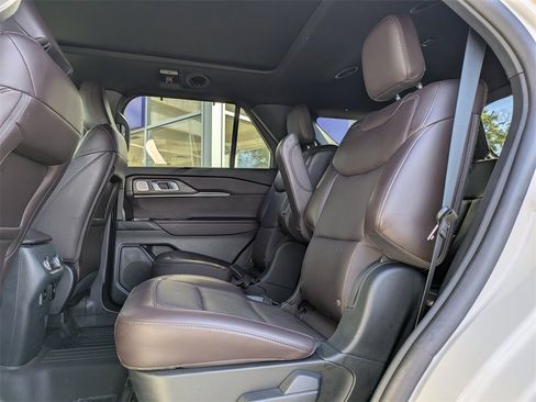 Used 2025 Ford Explorer Platinum image 16