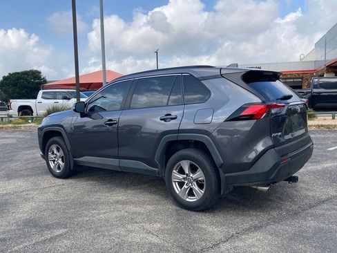 Used 2022 Toyota RAV4 XLE w/ Convenience Package FWD image 7