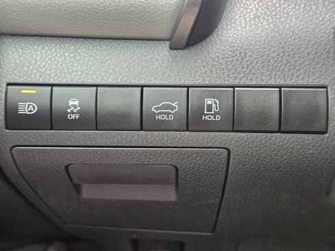 Used 2020 Toyota Camry LE image 24