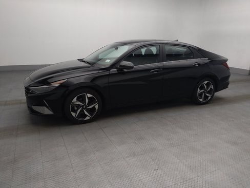 Used 2023 Hyundai Elantra Limited FWD image 2