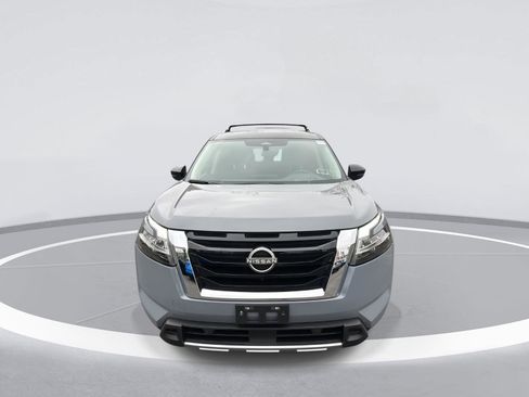 Used 2023 Nissan Pathfinder Platinum image 2