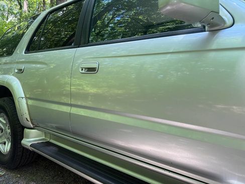 Used 2001 Toyota 4Runner SR5 AWD/4WD image 28