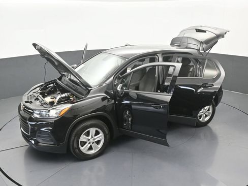 Used 2022 Chevrolet Trax LS w/ Tint and Cruise Package AWD/4WD image 48