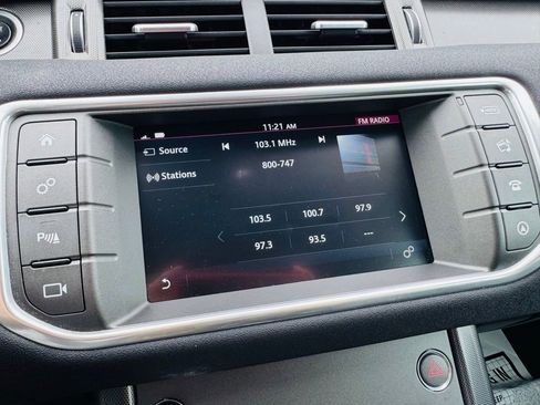 Used 2019 Land Rover Range Rover Evoque SE Premium image 24