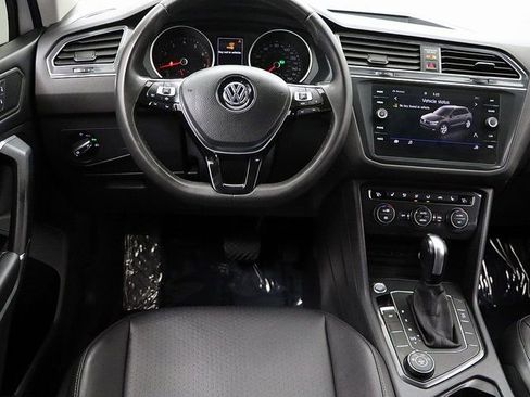 Used 2020 Volkswagen Tiguan SE image 14
