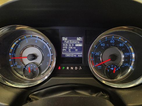 Used 2015 Chrysler Town & Country Touring-L w/ Driver Convenience Group FWD image 23