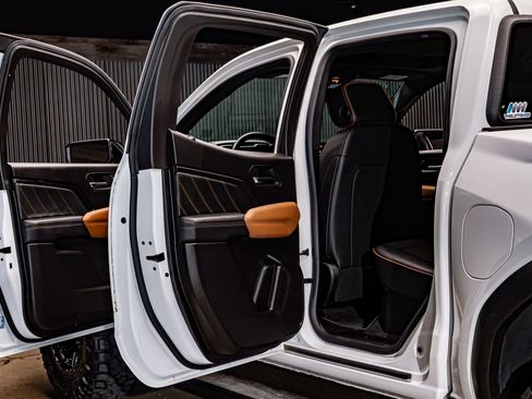 Used 2023 GMC Canyon AT4 image 27