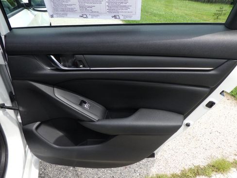 Used 2019 Honda Accord Sport image 18