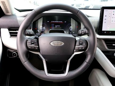 Used 2025 Ford Explorer Platinum w/ Ultimate Package AWD/4WD image 29