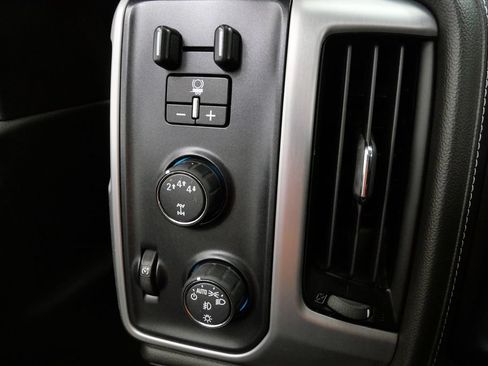 Used 2018 GMC Sierra 2500 SLE w/ SLE Preferred Package AWD/4WD image 25