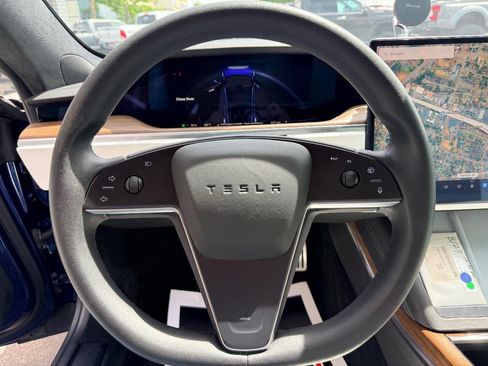 Used 2022 Tesla Model S image 18