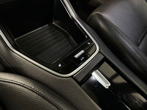 Used 2017 Porsche Panamera 4 AWD/4WD image 37