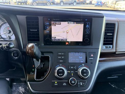 Used 2015 Toyota Sienna Limited Premium FWD image 33