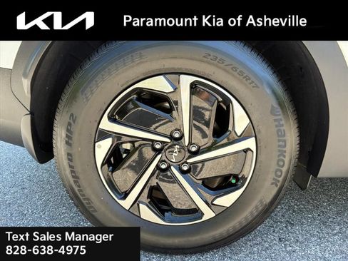 Certified 2025 Kia Sportage LX FWD image 30